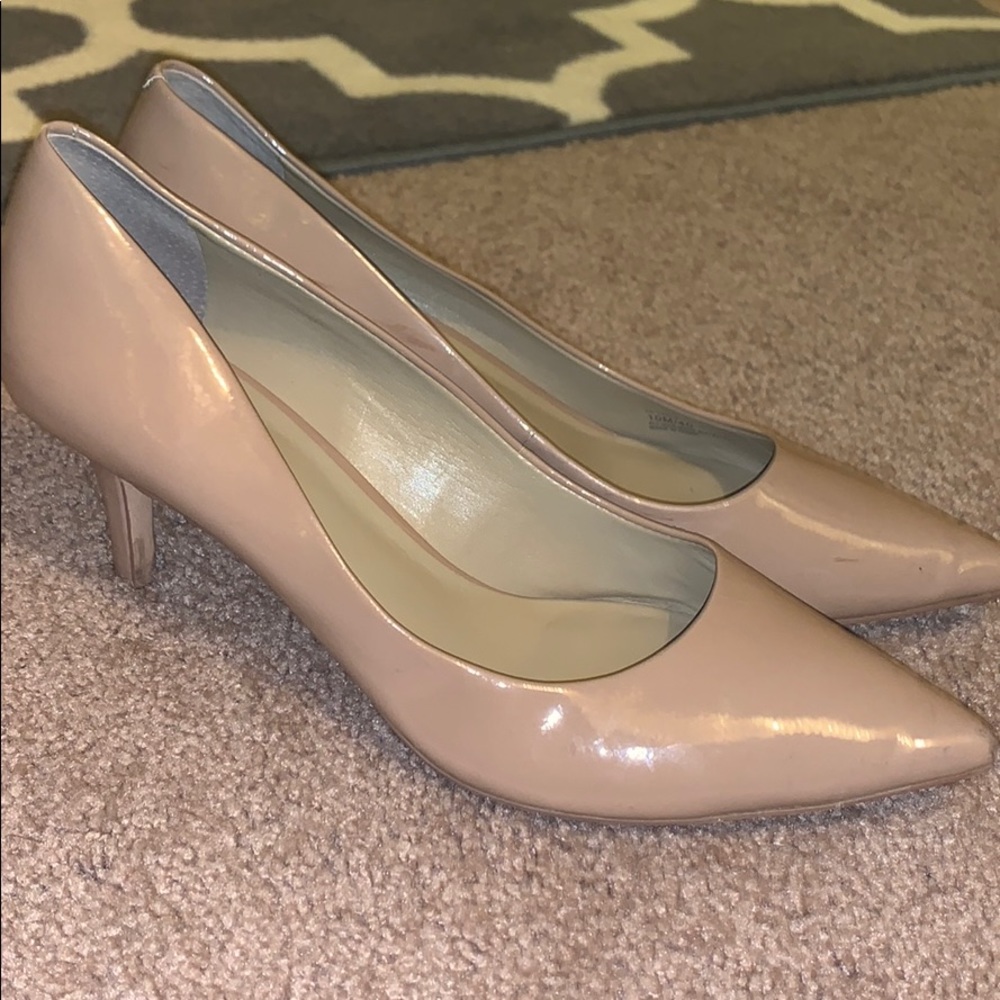 Nude pointy heals